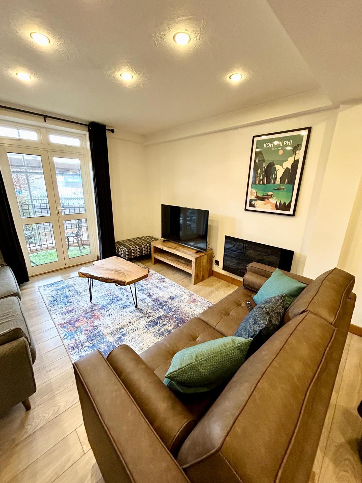Spacious 3 Bedroom Apartment Close To Marina, 2 Parking Spaces, Kingsize Or Single Beds Southampton Bagian luar foto