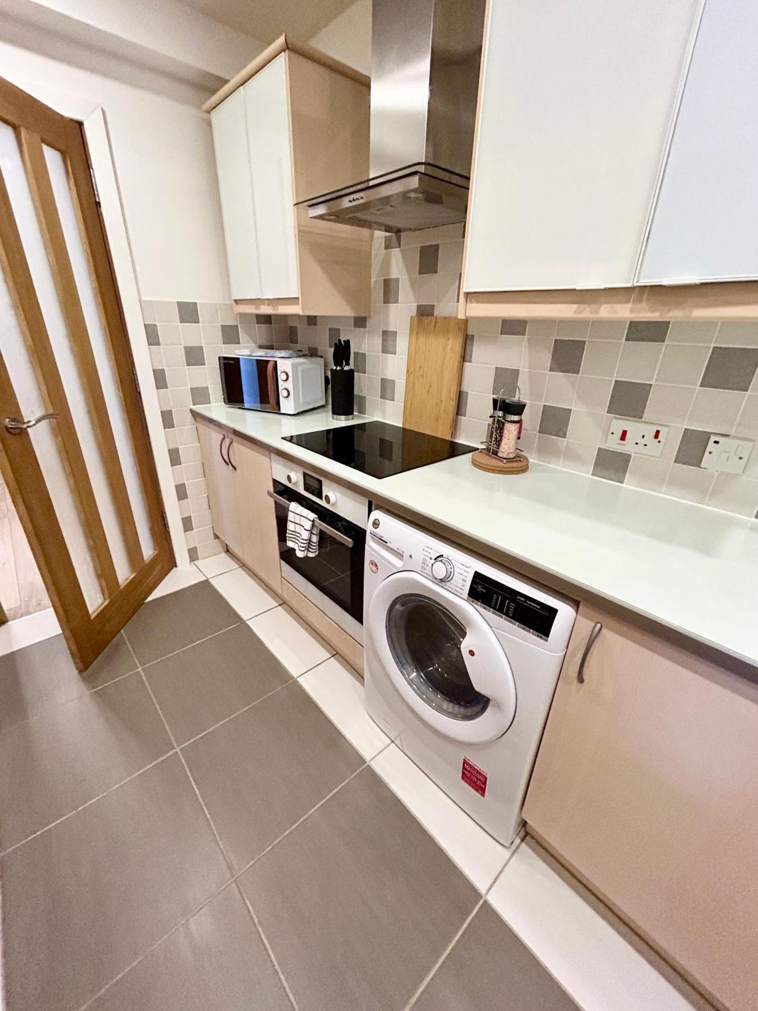 Spacious 3 Bedroom Apartment Close To Marina, 2 Parking Spaces, Kingsize Or Single Beds Southampton Bagian luar foto