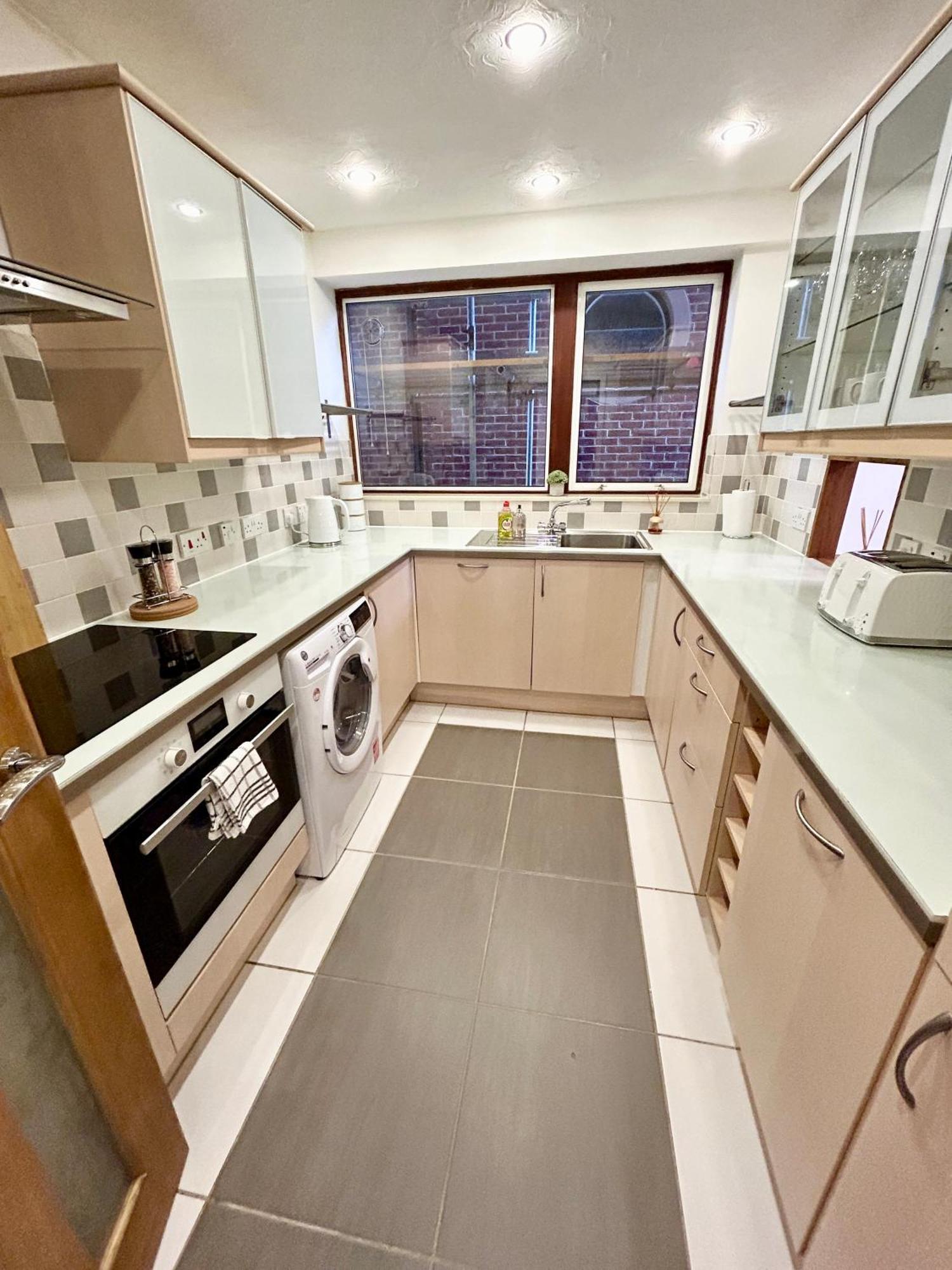 Spacious 3 Bedroom Apartment Close To Marina, 2 Parking Spaces, Kingsize Or Single Beds Southampton Bagian luar foto