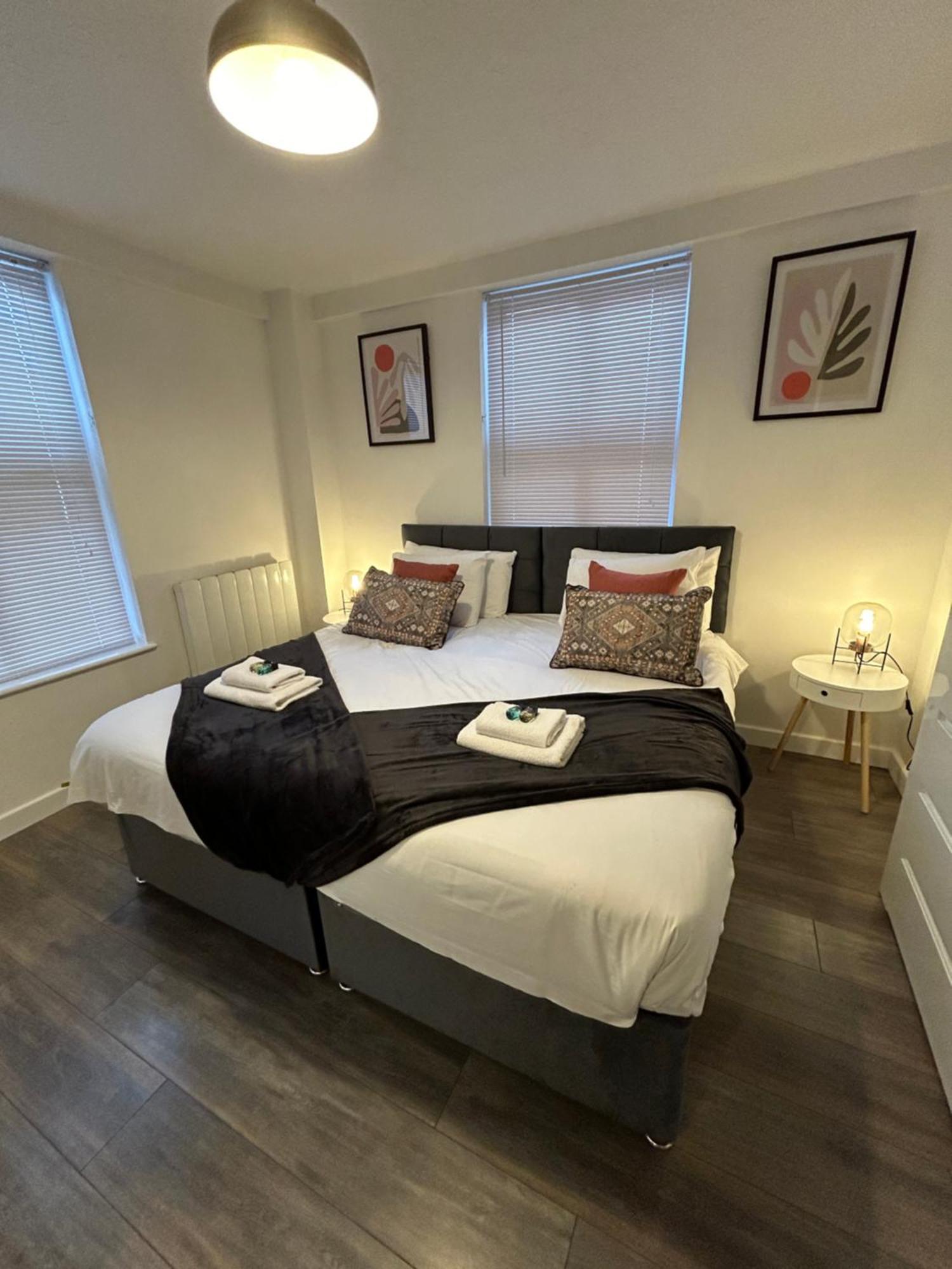 Spacious 3 Bedroom Apartment Close To Marina, 2 Parking Spaces, Kingsize Or Single Beds Southampton Bagian luar foto