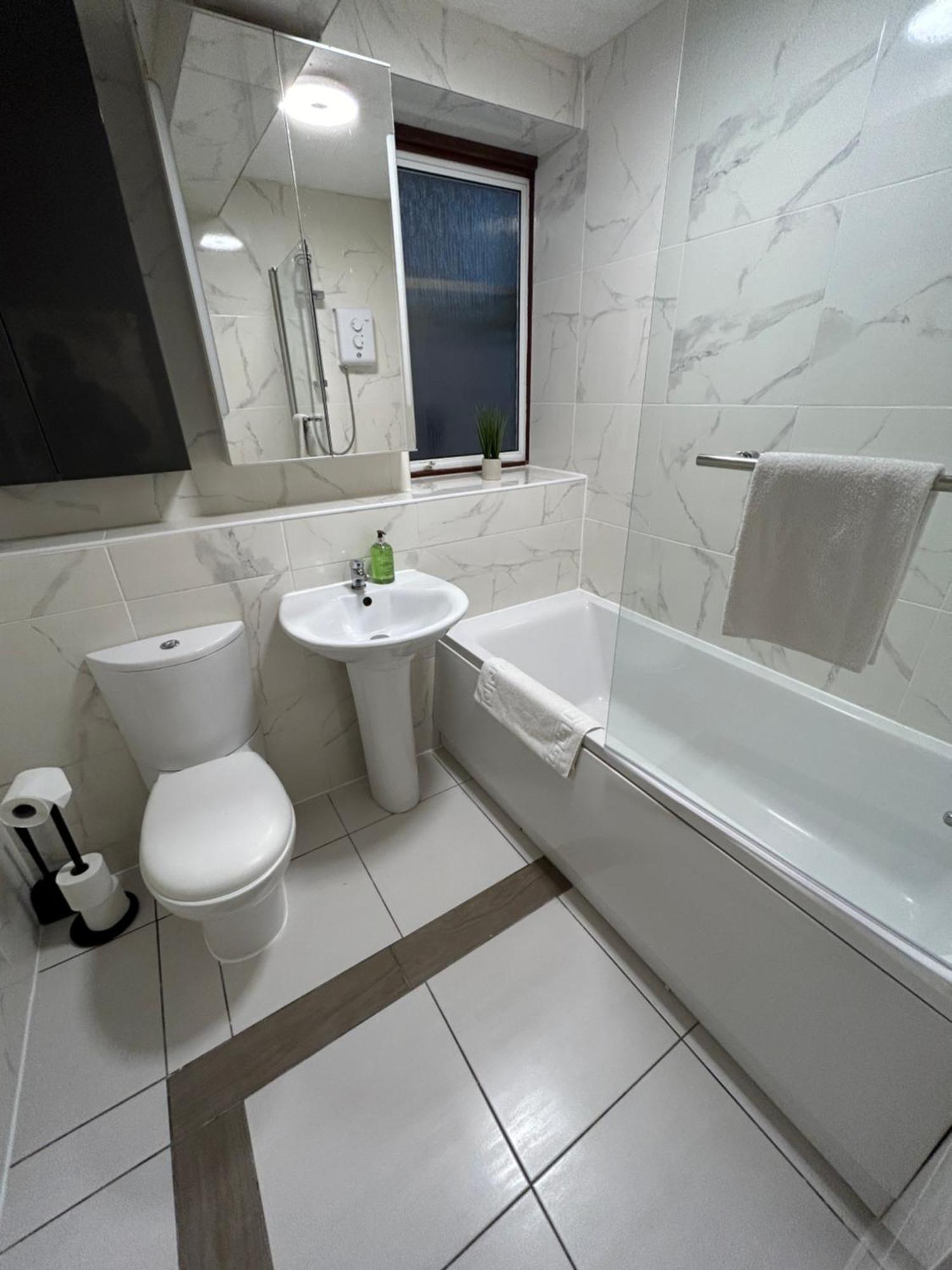 Spacious 3 Bedroom Apartment Close To Marina, 2 Parking Spaces, Kingsize Or Single Beds Southampton Bagian luar foto